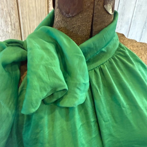 Elegant Green Halter Dress - Picture 4 of 7